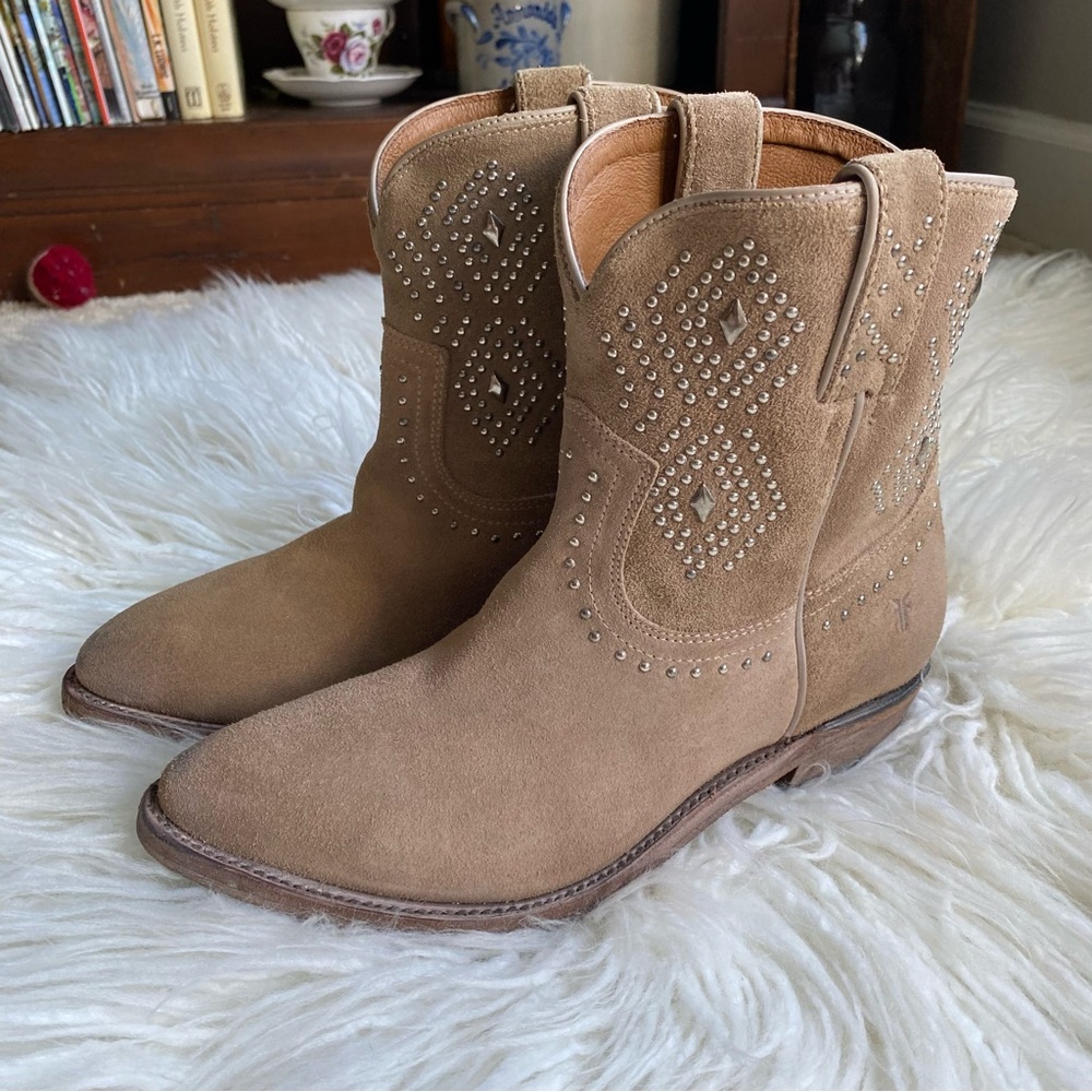 Frye Western Tan Suede Ankle Boots “Billy” Decorative Stitching & Grommets. NEW